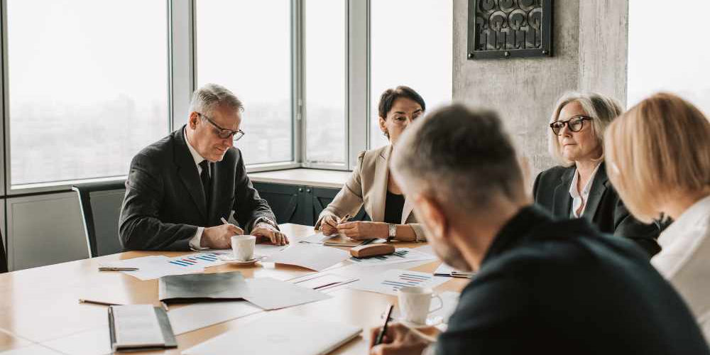 What Is Business Formal Attire? Explained
